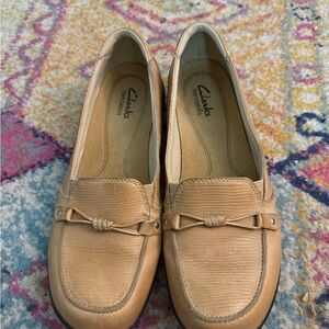 Clarks Women's Light Brown Leather Slip-On Loafers